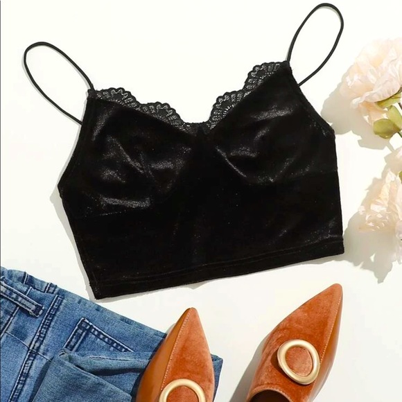 Tops - Cute Black Lace Trimmed Velvet Crop Top 😍